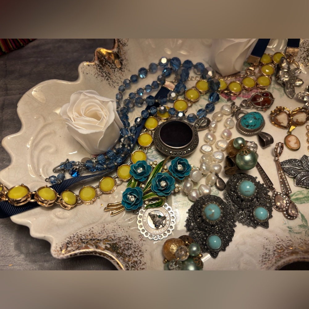 Stunning large Vintage Jewelry Collection many signed excellent condition lot - Picture 9 of 10